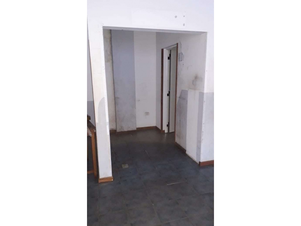 VENDO LOCAL COMERCIAL POR AV URUGUAY (POSADAS-MISIONES) - 5