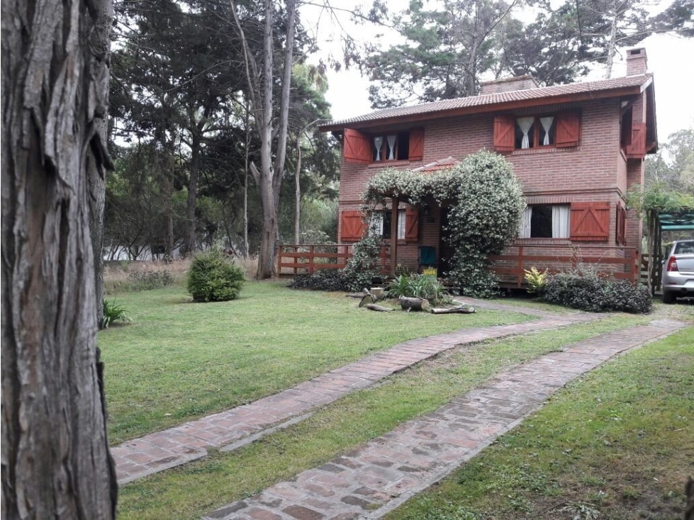 HERMOSA CASA EN EXCELENTE ZONA - 2