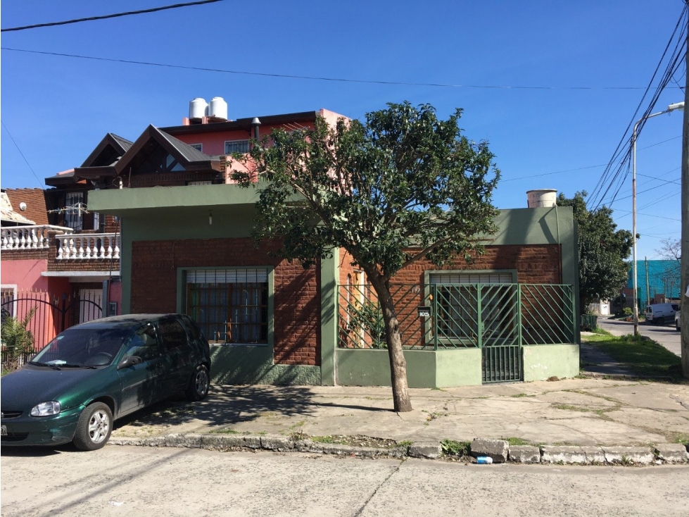 LAVALLOL 105, esquina GALLI, Isidro Casanova - 1