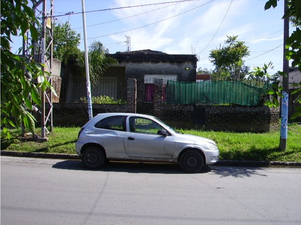 PARÍS 3088, esquina Lima, Isidro Casanova