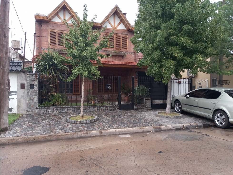 MANUEL LEIVA 2379, entre Fitz Roy y Cerviño, San Justo - 1