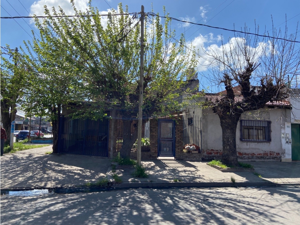 AV. POLLEDO 198, esquina Albarracín, Isidro Casanova, La Matanza - 2