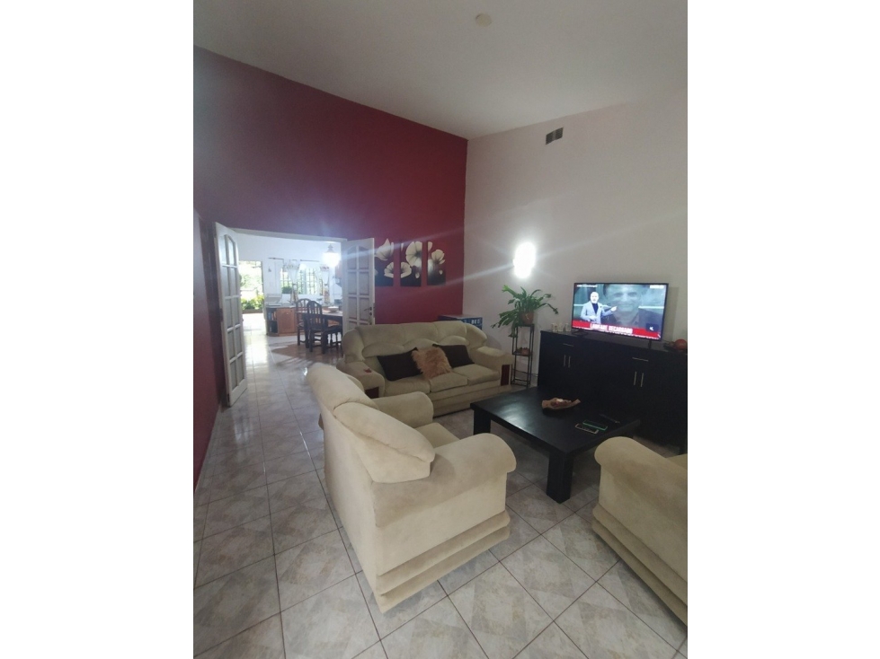 DISTINGUIDA CASA ZONA AV RADEMACHER Y MONTEAGUDO Cod C655 - 1
