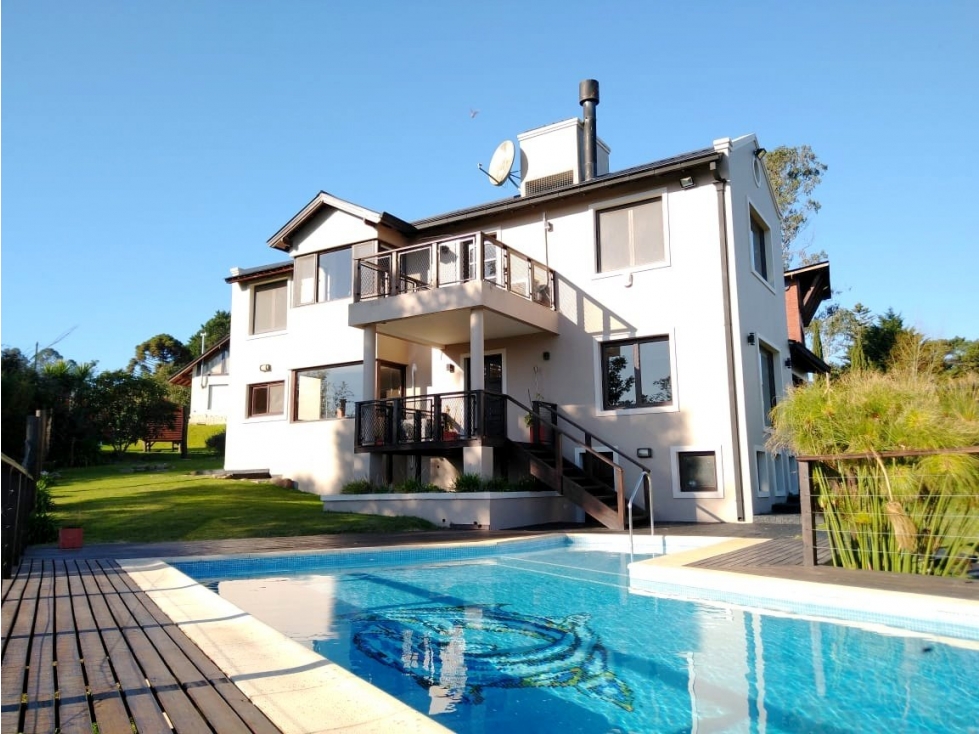 Chalet 5 amb. con piscina y parque- Sierras de los Padres - 1