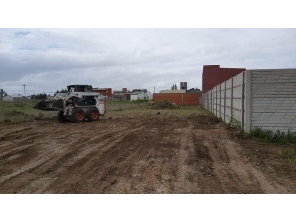 terreno sobre calle 99 entre 42 y 40 de 400M2 - 4