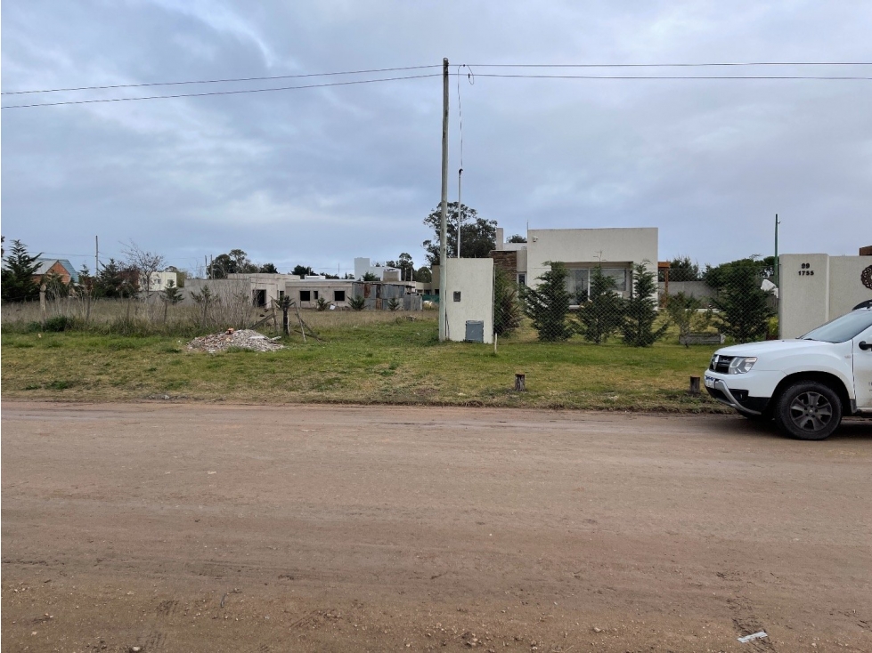 terreno sobre calle 99 entre 42 y 40 de 400M2 - 5