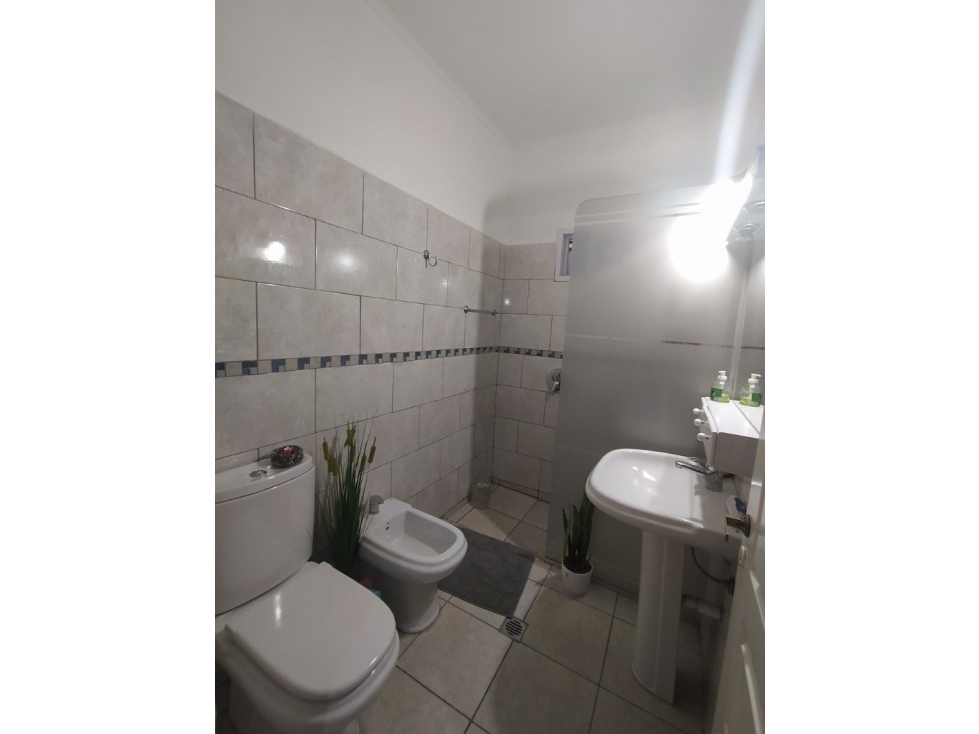 DISTINGUIDA CASA ZONA AV RADEMACHER Y MONTEAGUDO Cod C655 - 6