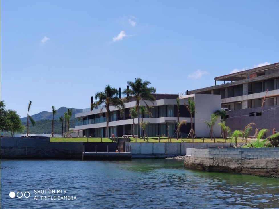 Exclusivo Departamento con Vista Al Lago - 2