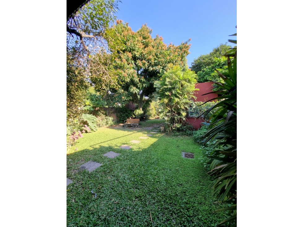 Casa con departamento sobre Av Las Heras, 400 m2, zona UNNE - 3