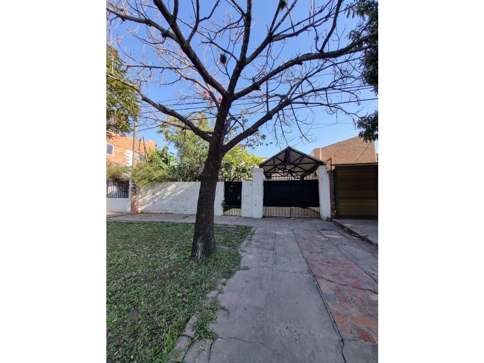Casa con departamento sobre Av Las Heras, 400 m2, zona UNNE - 4