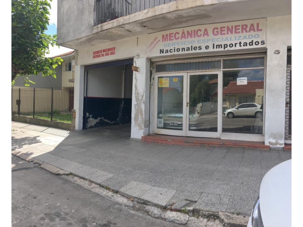 Local y cochera 10x43- Larrea y Santa Fe - 3