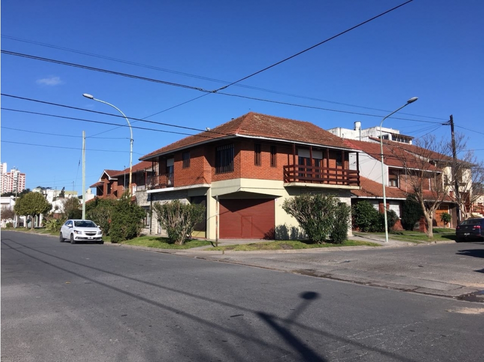 Propiedad en block + local- Roca y San Juan