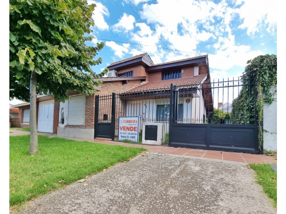 Chalet en PH 3 ambientes con entrada p/ autos - Soler y C. de Dolores