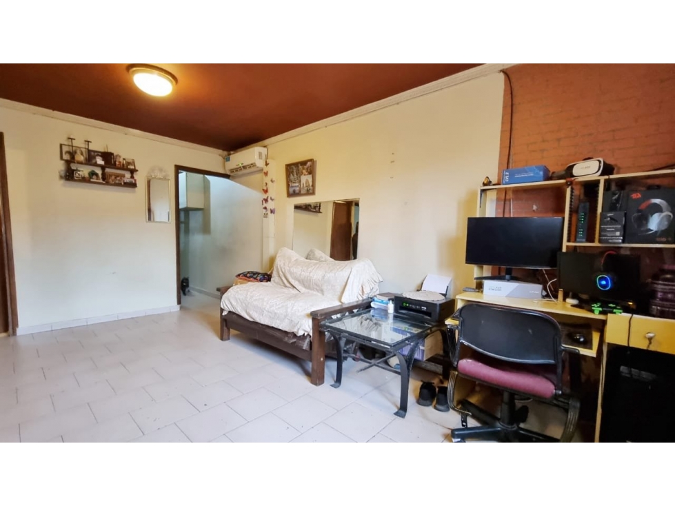 Casa 3 ambientes con patio- Dante Alighieri bis y Juan A. Peña — foto 2