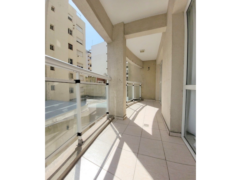 Departamento 2 amb. con balcón y cochera - 3 de Febrero y San Luis — foto 3