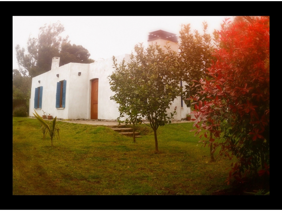 Casa en Acantilados Sobre Dos Terrenos