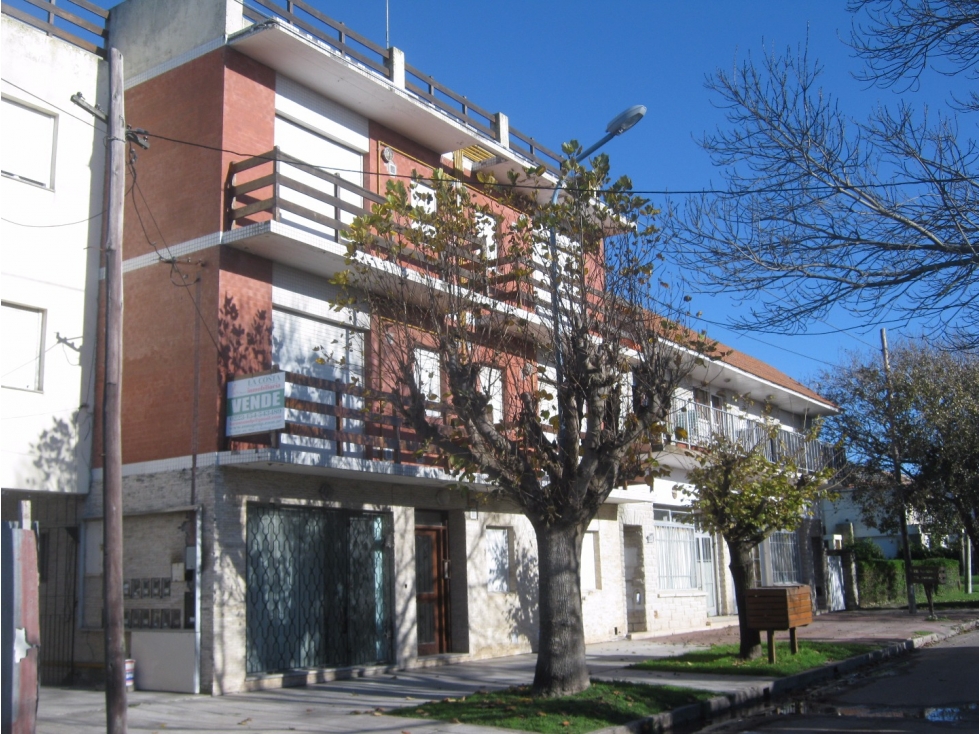 Tres Ambientes Con Espacio Guardacoche