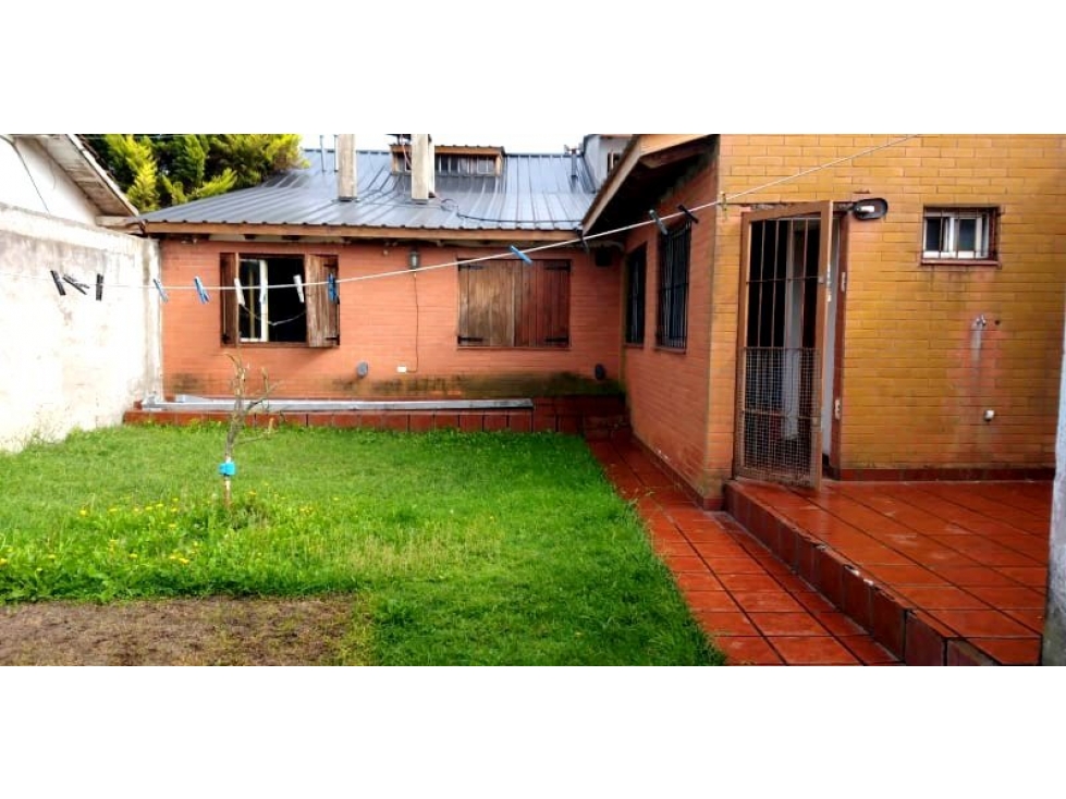 Se vende chalet de 4 ambientes en buen entorno. - 4