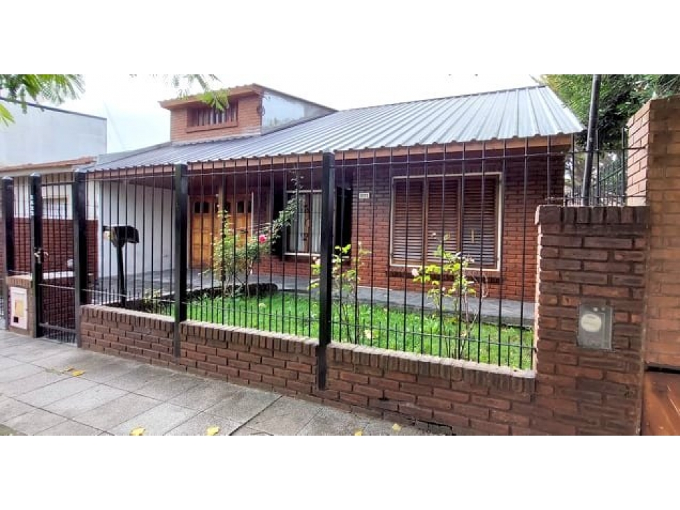 Se vende chalet de 4 ambientes en buen entorno. - 5