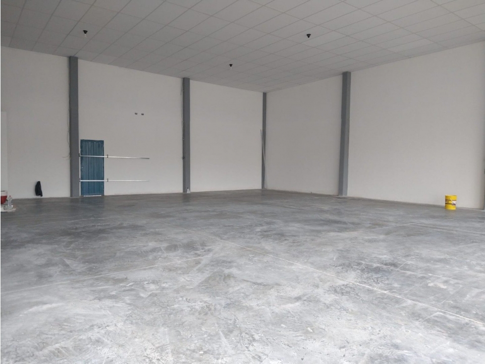 LOCAL COMERCIAL EN AV USHUAIA 2650 - 2