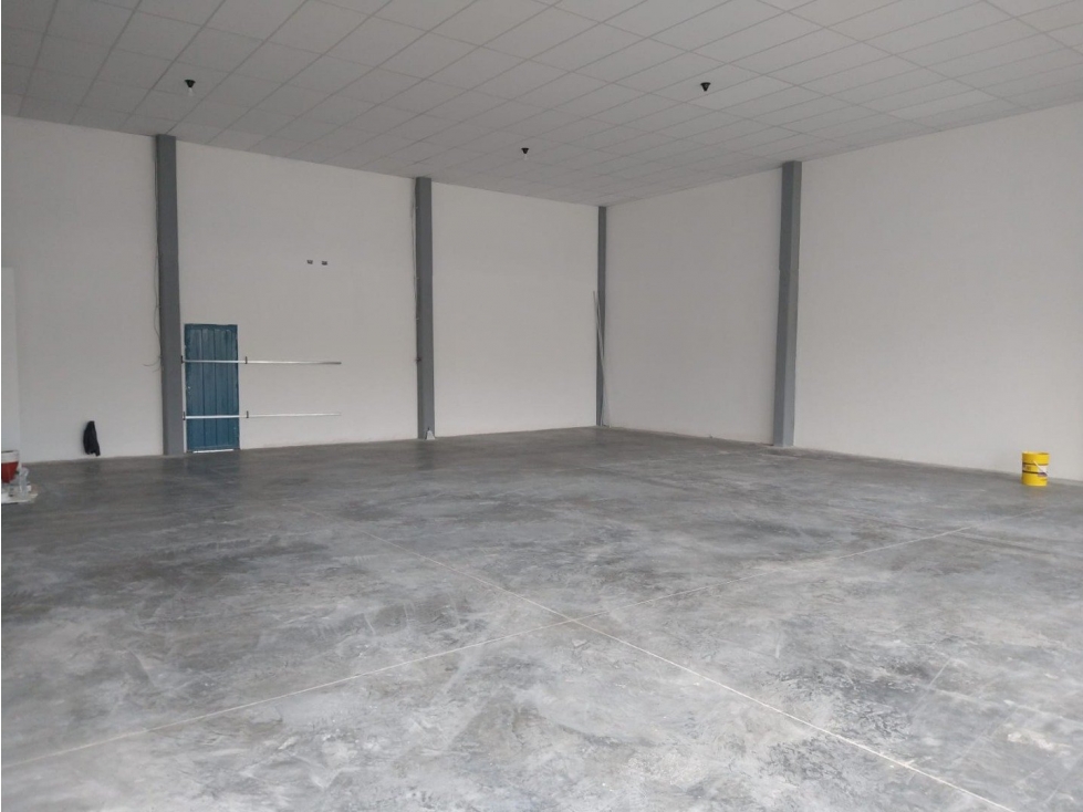 LOCAL COMERCIAL EN AV USHUAIA 2650 - 4