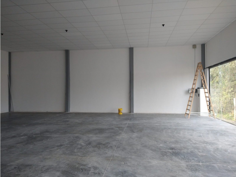 LOCAL COMERCIAL EN AV USHUAIA 2650 - 5