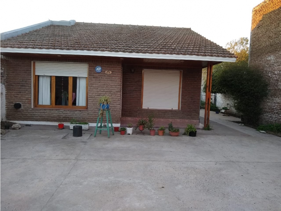 Casa con Galpón - 1