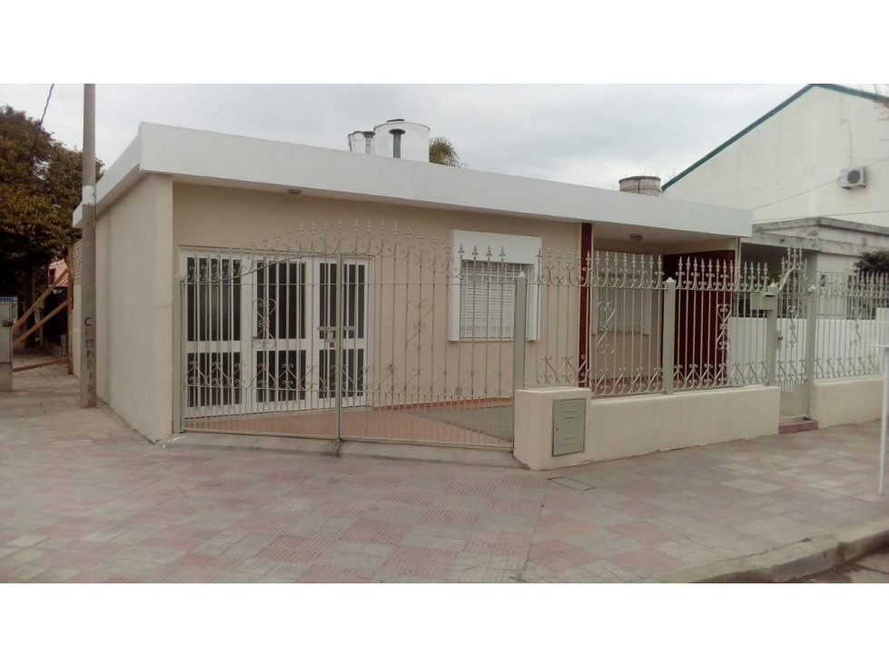 alquilo casa esquina Barrio RESIDENCIAL AMERICA