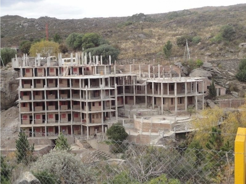VENDO GRAN HOTEL EN LOS GIGANTES RUTA PROVINCIAL PAVIMENTANDOSE - 3
