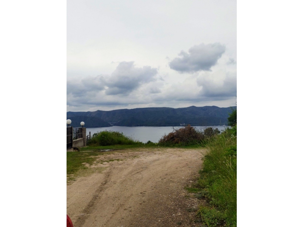 Excelente terreno 2500 m2, vista al Lago. Va. Parque Siquiman - 4