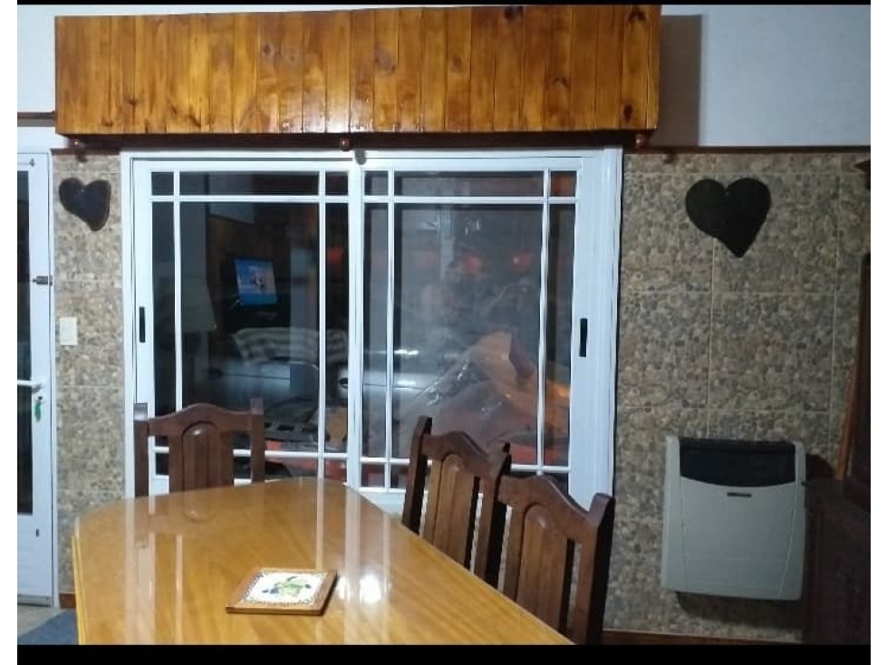 Venta de casa con pileta y dos dúplex en Monte Hermoso - 3