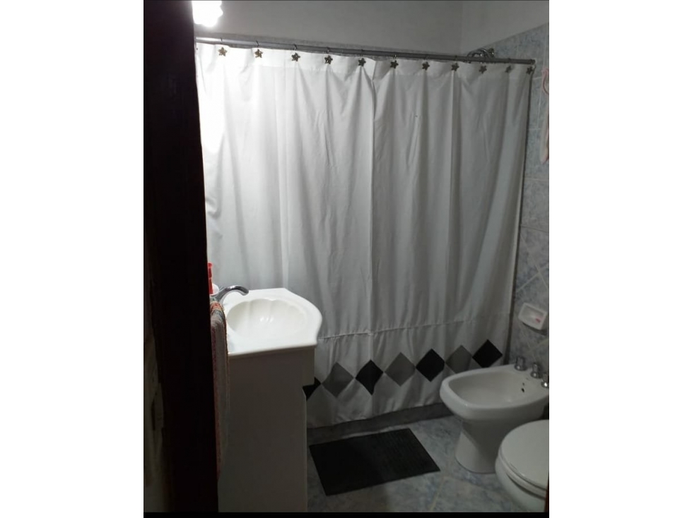 Venta de casa con pileta y dos dúplex en Monte Hermoso - 6