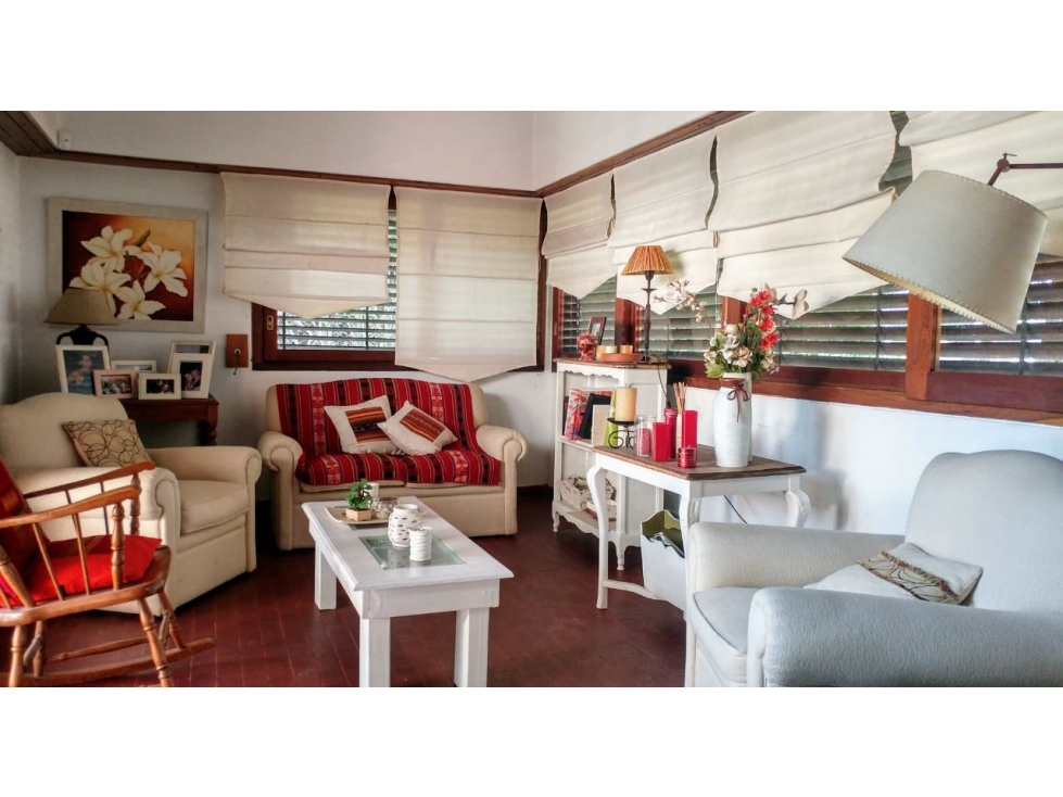 Chalet en Venta, 5 amb jardín, quincho y garaje, zona constitución. — foto 2
