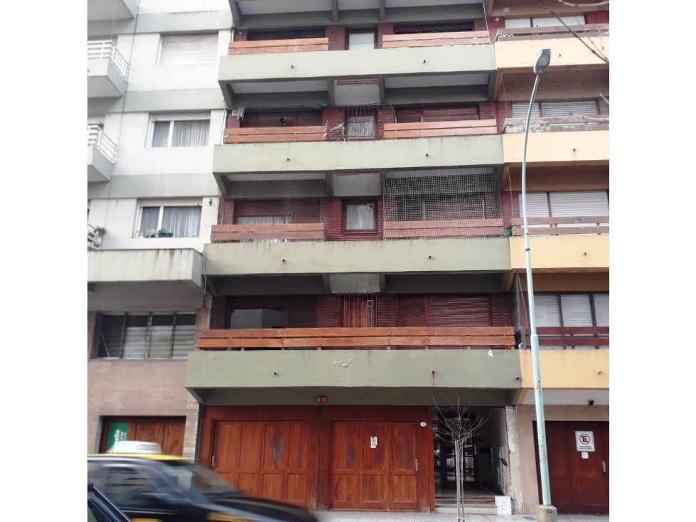 DEPARTAMENTO 3 AMBIENTES A LA CALLE CON COCHERA LA PERLA