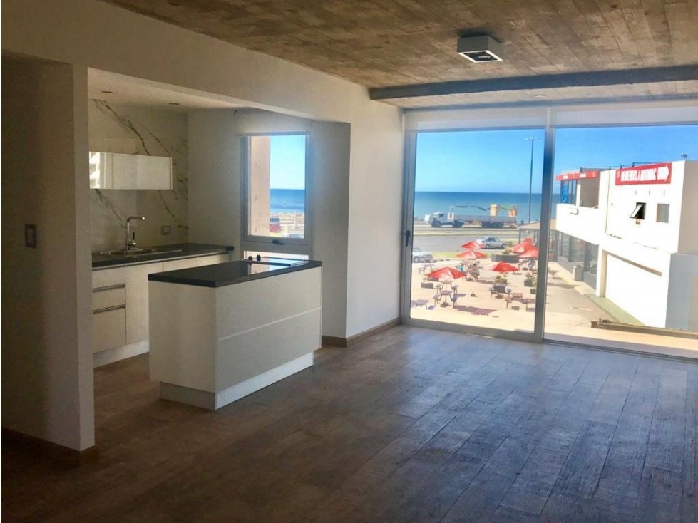 Venta departamento 2 amb con vista al mar. Zona Constitucion.