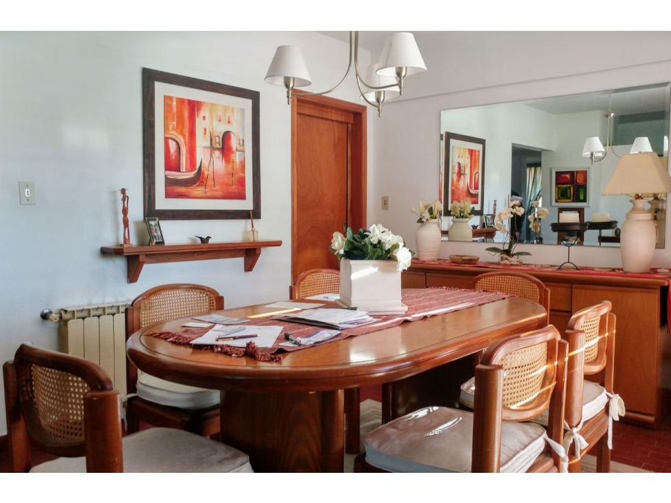 Chalet en Venta, 5 amb jardín, quincho y garaje, zona constitución. — foto 3