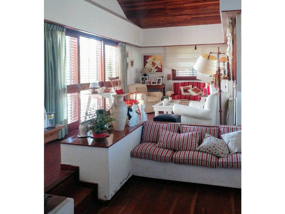 Chalet en Venta, 5 amb jardín, quincho y garaje, zona constitución. — foto 4