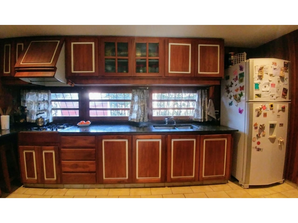 Chalet en Venta, 5 amb jardín, quincho y garaje, zona constitución. — foto 5