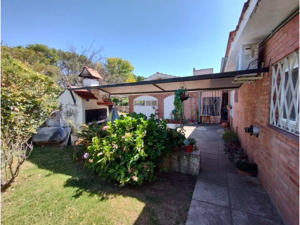 CASA Con PILETA Bº LA CUESTA. LT. Esquina a (3) CALLES — foto 5