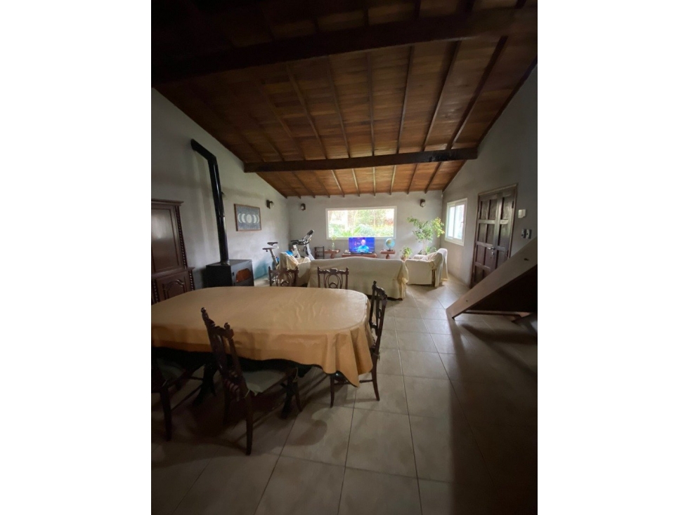 Venta chalet 5 ambientes en Barrio Colina Alegre. Buen estado. — foto 2