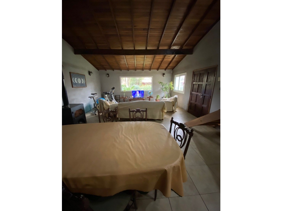 Venta chalet 5 ambientes en Barrio Colina Alegre. Buen estado. — foto 3