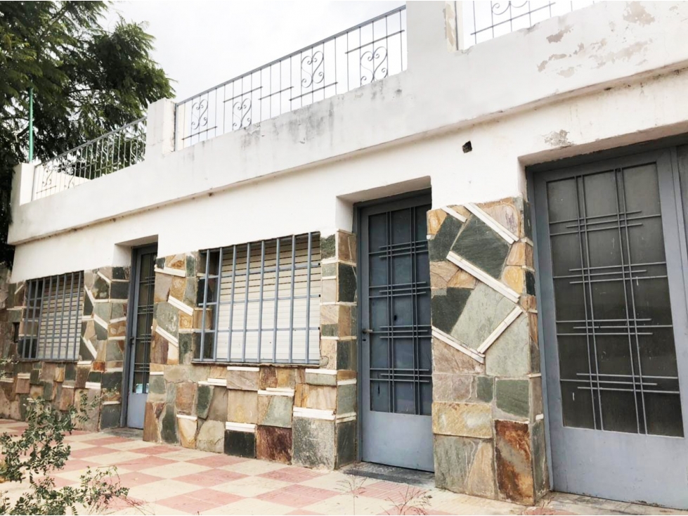 VENTA DE CASA + LOCALES, EXCELENTE UBICACION EN CRUZ DEL EJE -CÓRDOBA