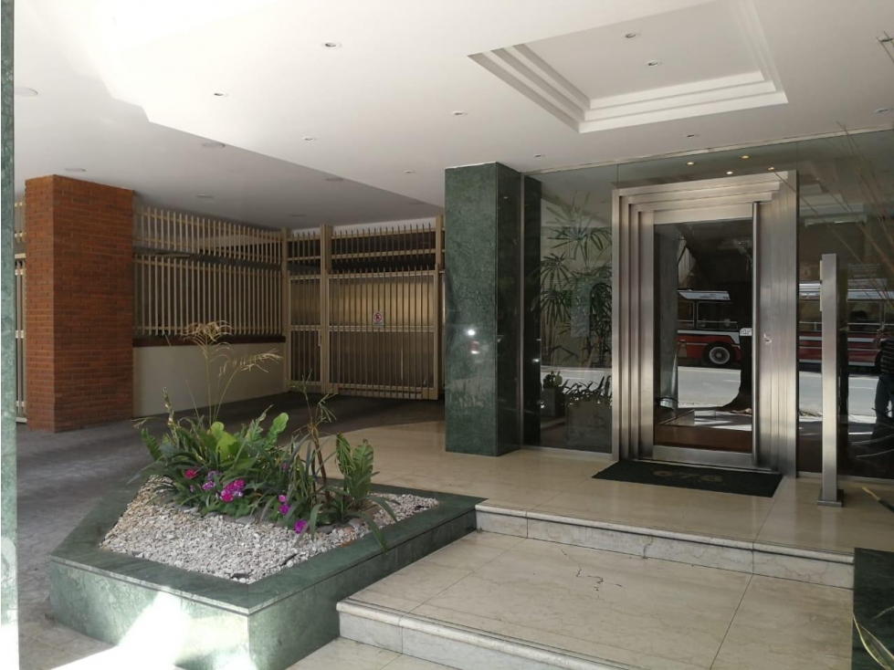 P.Goyena semipiso ALTO 4 amb c/dep y 2 coch amenities.