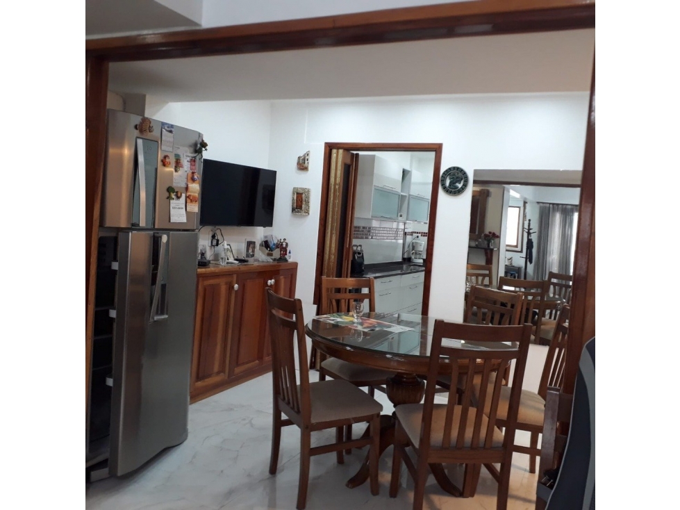 DEPARTAMENTO 3 AMBIENTES A LA CALLE CON COCHERA LA PERLA — foto 4