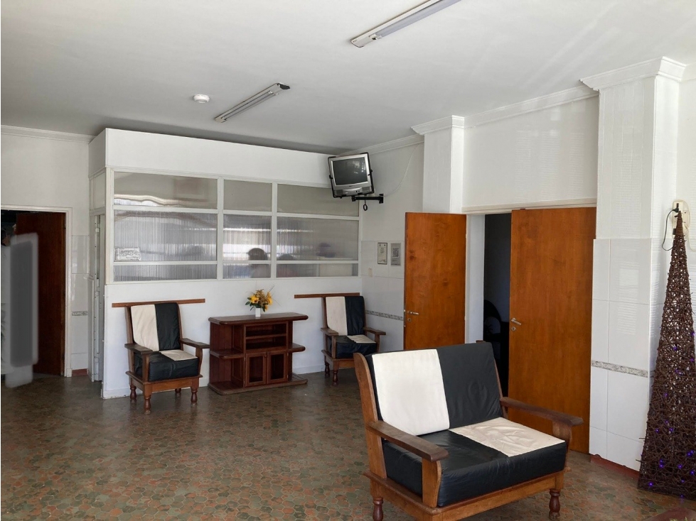 IMPORTANTE INMUEBLE APTO DIVERSOS DESTINOS - 3