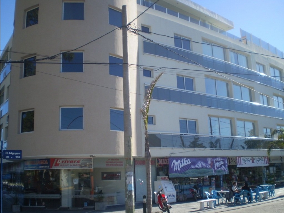 CARLOS PAZ VENDO LOCAL EN AVENIDA PRINCIPAL - 4