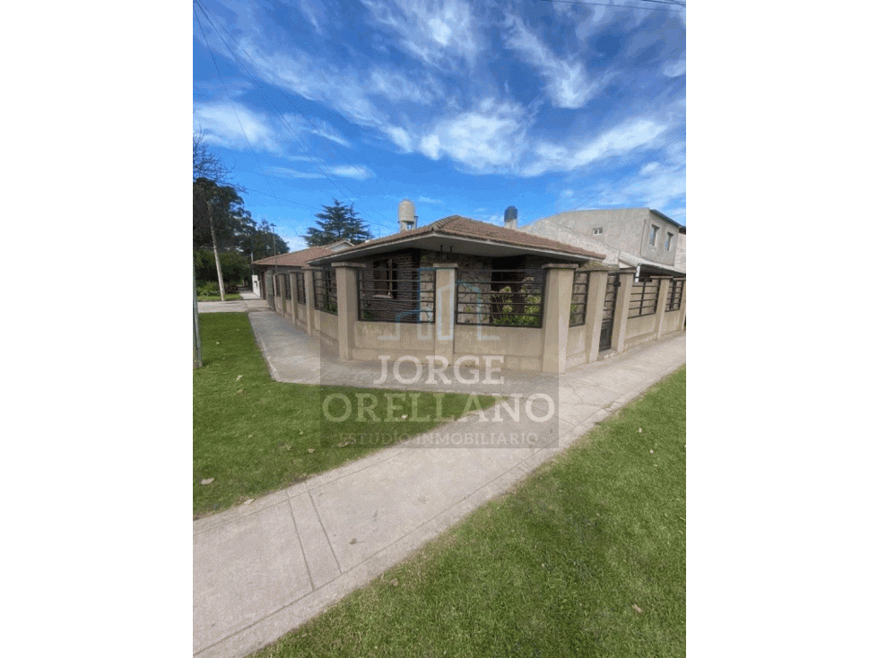 VENTA CASA EN ESQUINA DE 3 DORMITORIOS - LOTE 268m2 BARRIO CAISAMAR