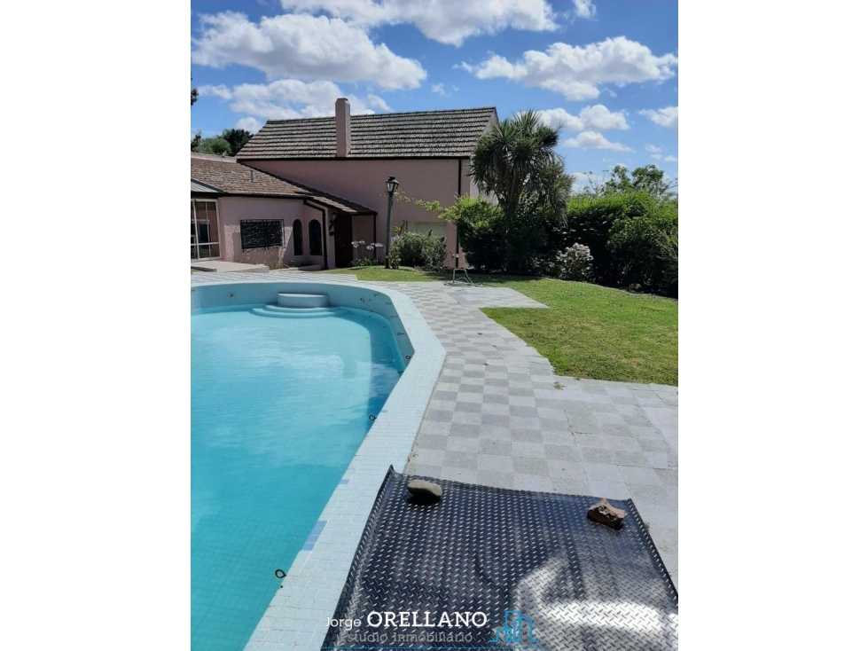 VENTA DE CASA CON DEPARTAMENTO Y PILETA EN SIERRA DE LOS PADRES