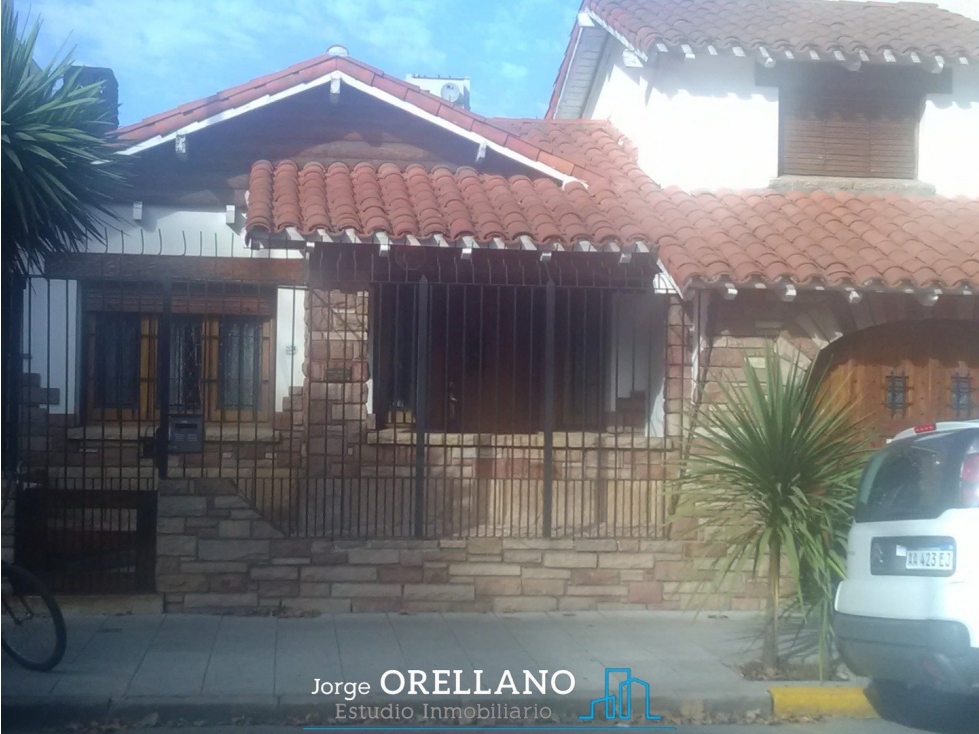 VENTA IMPECABLE CHALET Y DTO SOBRE LOTE DE 450m2 A METROS DE AV COLON — foto 2