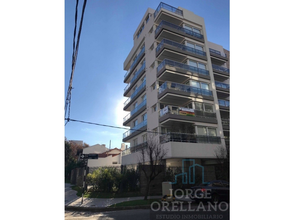 VENTA PISO 3 AMBIENTES CON 100m2 TERRAZA PROPIA Y 2 COCHERAS Z/ GUEMES
